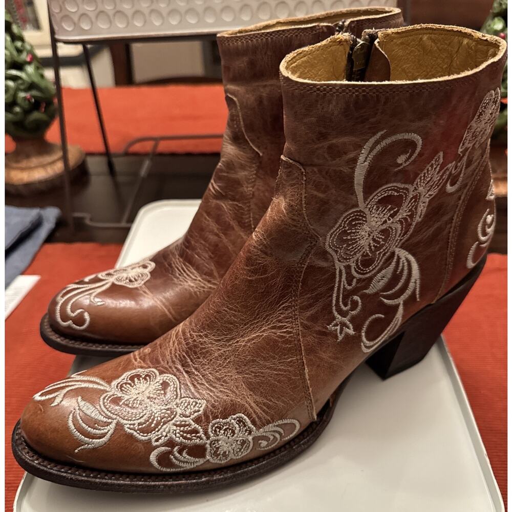 Shyanne Women's Bryony Booties Brown Leather Floral Embroidery Size 11 NWOT - Picture 4 of 8